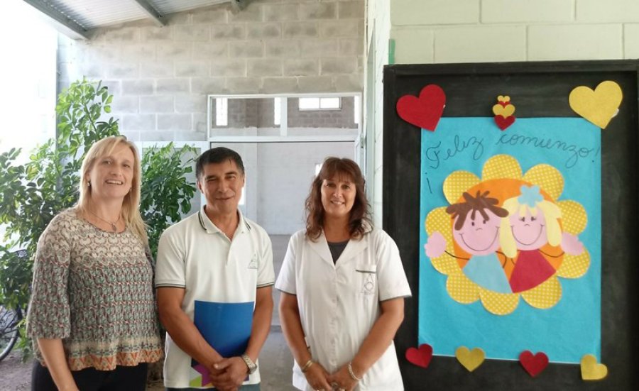 FOTO PRENSA MUNICIPAL ENCUENTROS. La secretaria de Educaci&oacute;n Mariana Andereggen en la entrega de becas.