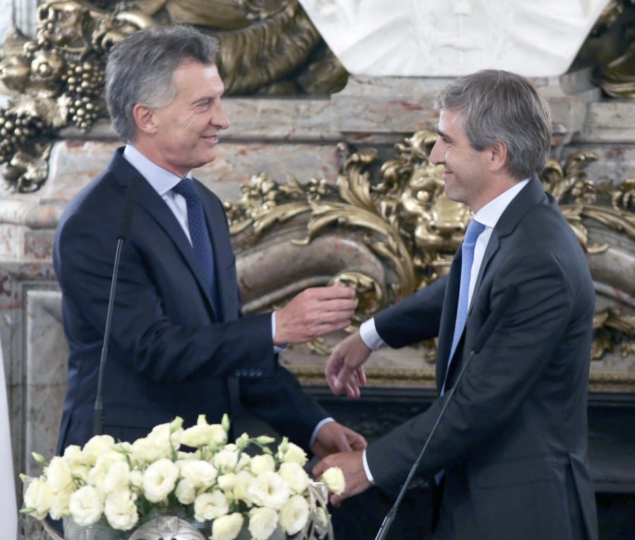 FOTO ARCHIVO NA OCUPADOS. Macri y Caputo, en otro tiempo m&aacute;s distendido.