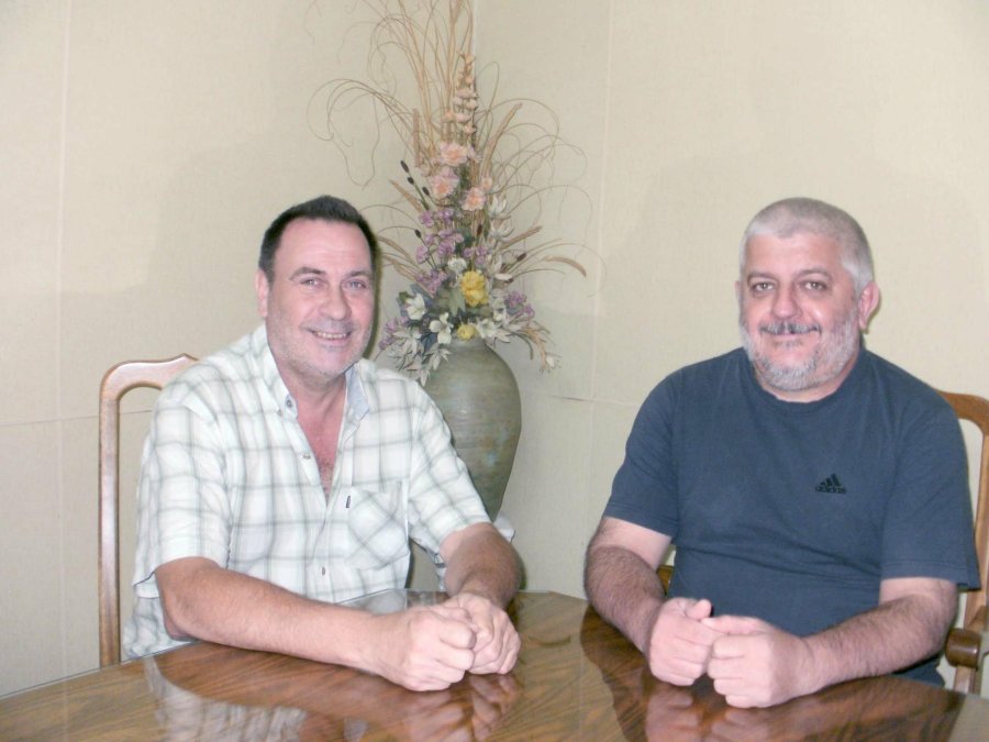 FOTO LA OPINION// ANUNCIOS./ Rub&eacute;n Carlini y Javier Albornoz en nuestra Redacci&oacute;n.