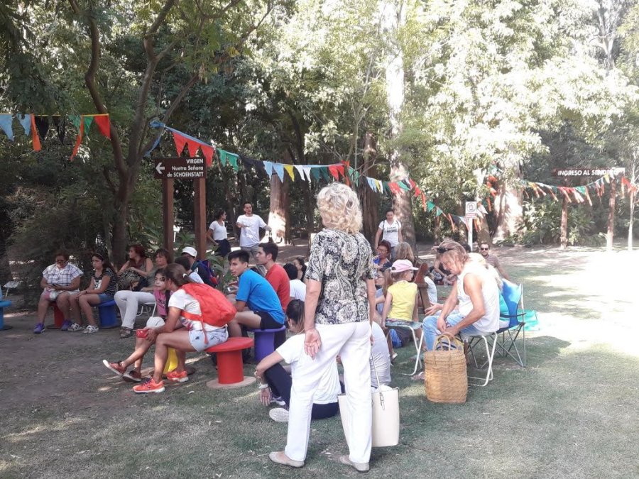 FOTO SCP// ACTIVIDAD EN EL BOSQUECITO./ Dos imágenes capturadas durante los talleres desarrollados el pasado sábado.