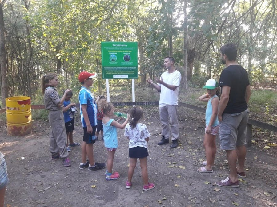 FOTO SCP// ACTIVIDAD EN EL BOSQUECITO./ Dos im&aacute;genes capturadas durante los talleres desarrollados el pasado s&aacute;bado.