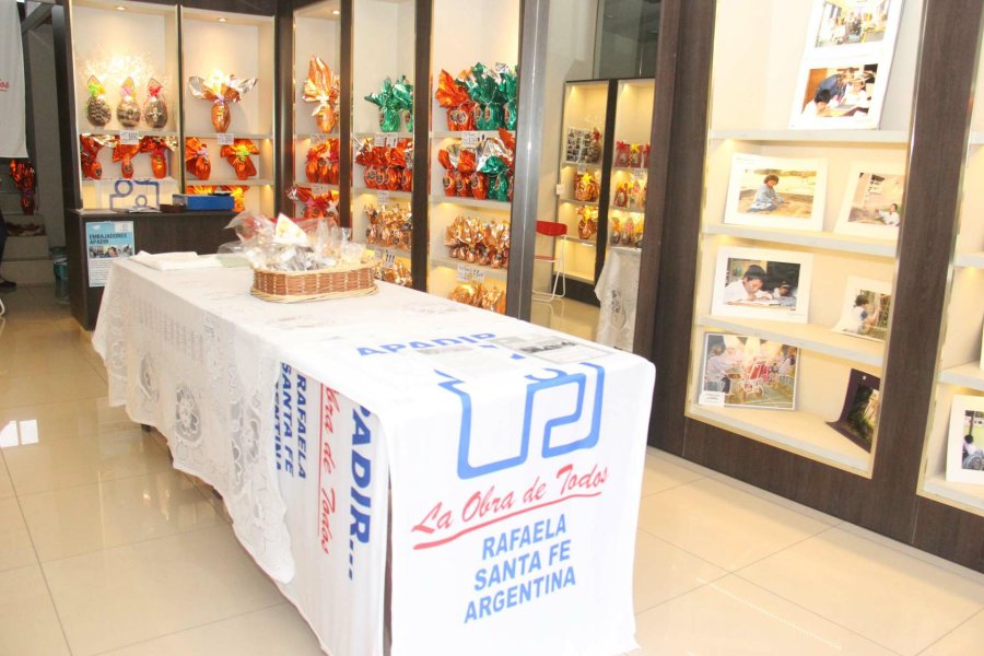 FOTO J. BARRERA// FIGURAS DE CHOCOLATE./ Pueden adquirirse en el local de Rivadavia 71.