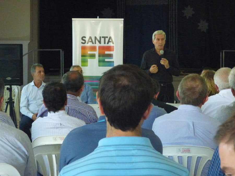 FOTO PRENSA OM BERTONI. El secretario de Recursos Hídricos, Juan Carlos Bertoni, durante la exposición.