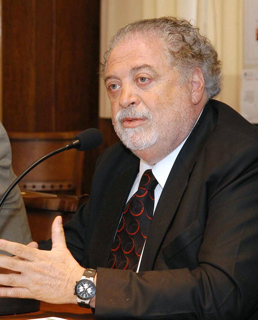 GINES GONZALEZ GARCIA. El autor preside la Fundación Isalud. FOTO ARCHIVO