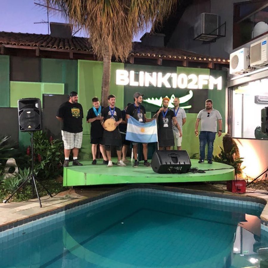 FOTO L. SABATER SUBCAMPEONES. Los rafaelinos en el podio durante la premiaci&oacute;n en Campo Grande.
