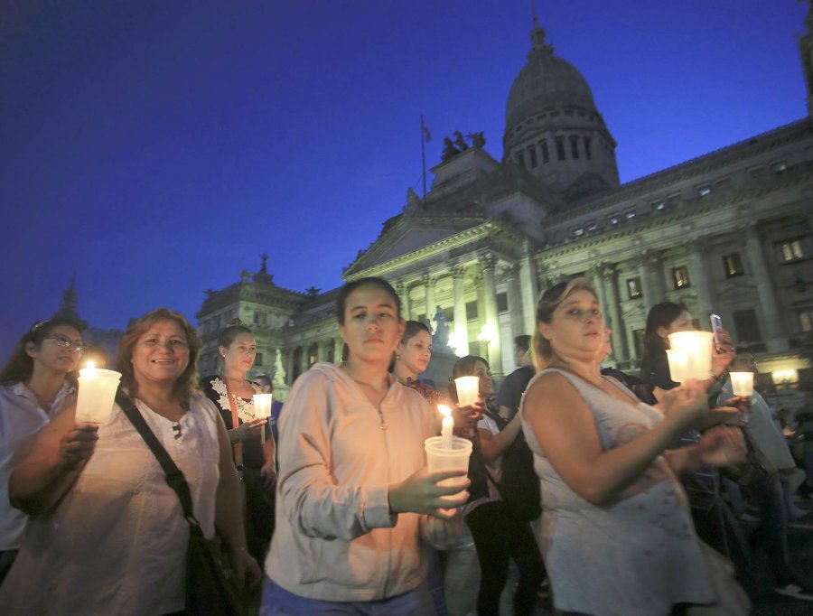 FOTO ARCHIVO NA MARCHA DE LAS VELAS. Fue el jueves en Buenos Aires, una de las tantas reacciones anti tarifazos.
