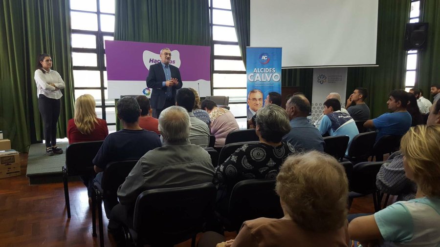 FOTO PRENSA AC// ENCUENTRO./ Un instante de la reuni&oacute;n con el legislador provincial.