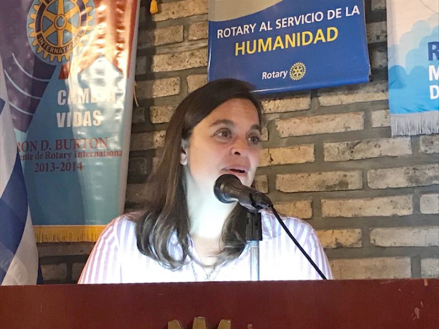 FOTO PRENSA ROTARY// MARIANA BASSO./ La profesional durante su exposici&oacute;n.