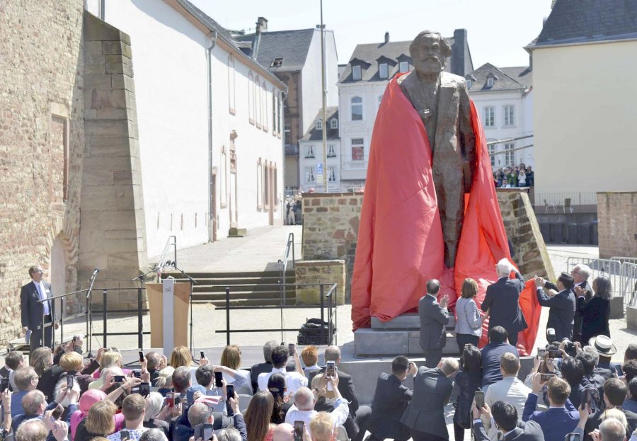FOTO AFP-NA ESTATUA. Se encuentra en Tr&eacute;veris, la ciudad donde Marx naci&oacute; en 1818.