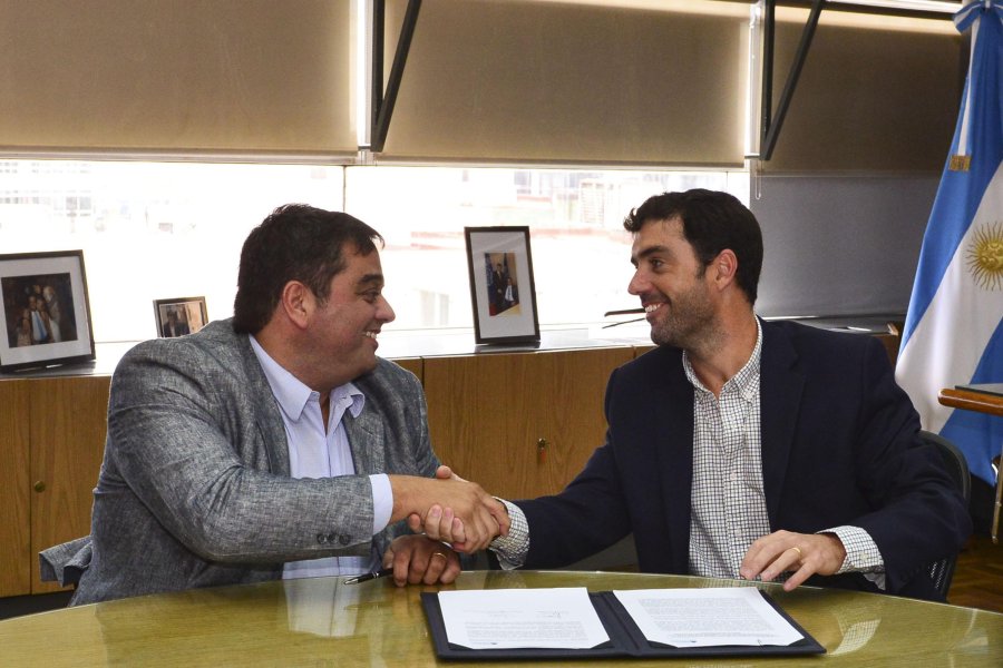 FOTO ANSES EFICIENCIA. El convenio firmado por el ministro de Trabajo, Jorge Triaca, y el director de ANSeS Emilio Basavilbaso.