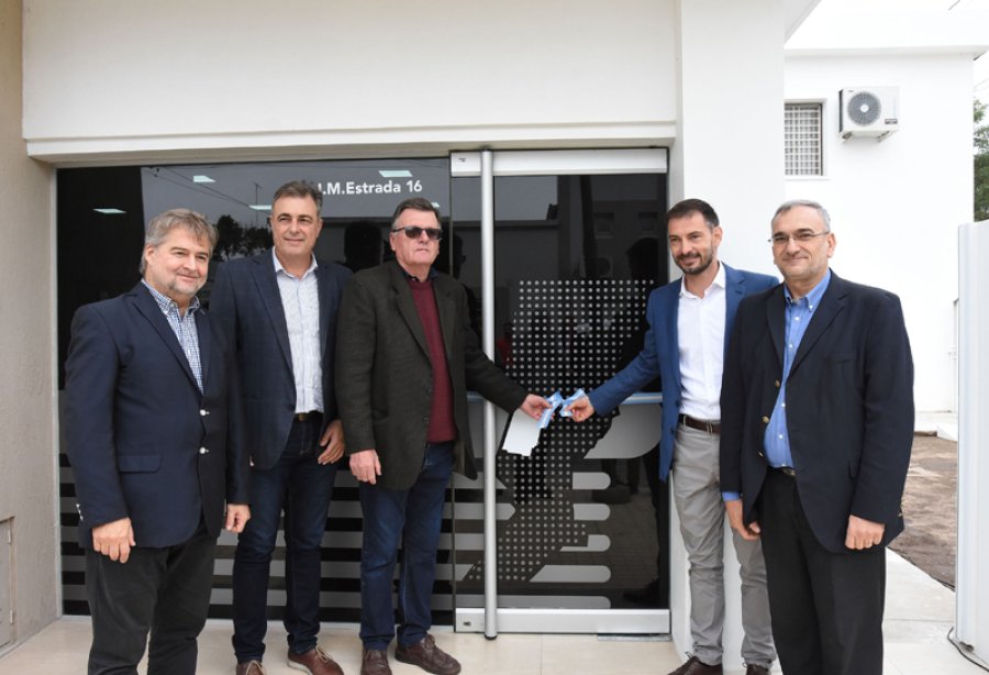 FOTO PRENSA ARD// CORTE DE CINTAS./ Roberto Mirabella, Luis Castellano, Ricardo Giacosa, Fabio Barbero y Alcides Calvo en la tradicional ceremonia.