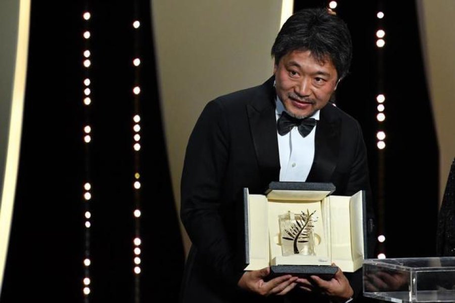 FOTO AFP-NA KORE-EDA. El director japon&eacute;s gan&oacute; la Palma de Oro.
