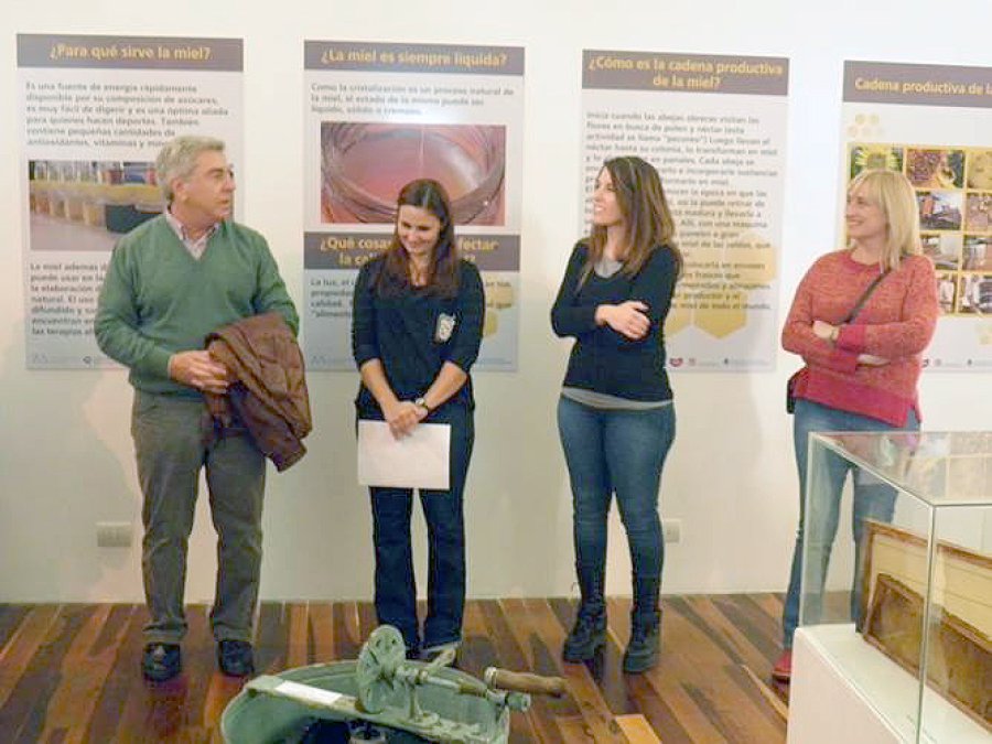 FOTO INTA RAFAELA ACTO DE APERTURA./ Jorge Villar, Luciana Buffa, Lucrecia Pacilio y Mariana Andereggen.
