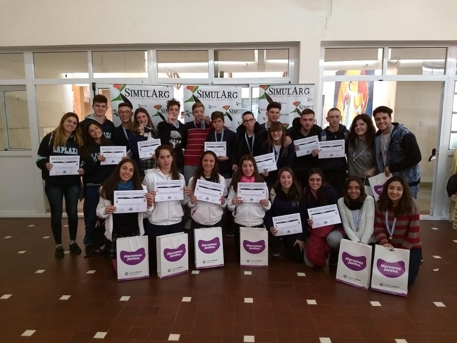 FOTO PRENSA ESCUELA// GANADORES./ Integrantes de los seis equipos consagrados en la final.