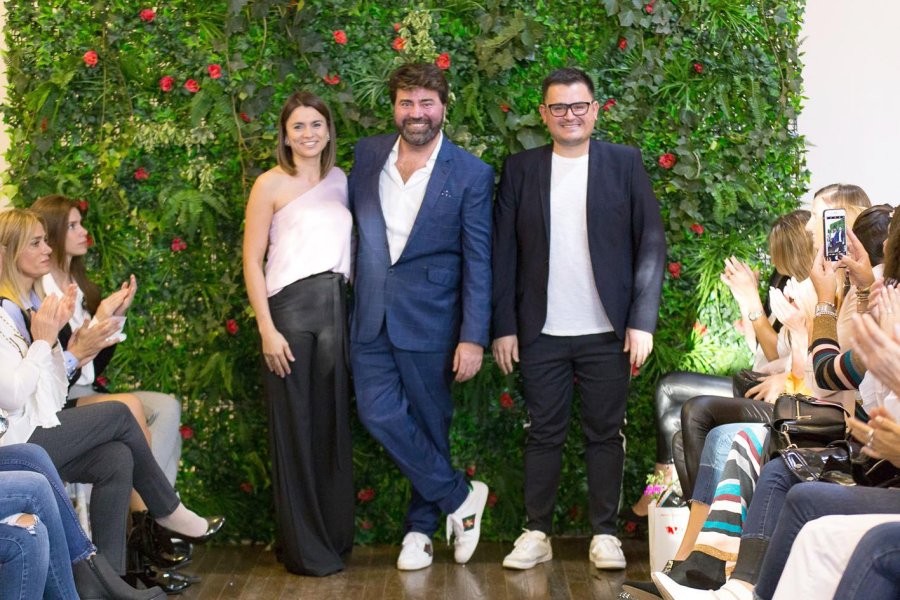 FOTO MAURO BONETTO PURO GLAMOUR. Los modelos desplegados en la recoleta Casona La Victorian.  FOTO FEDERICO FERREIRA HAY EQUIPO. Ana Julia Ord&oacute;&ntilde;ez, Javier Saiach y Alexis Astore.