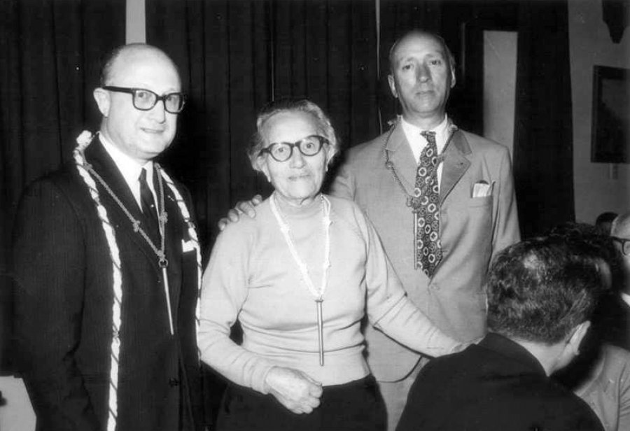 FOTO ARCHIVO FAMILIA GROTTER ES HISTORIA. Magdalena de Lorenzi al recibir la condecoraci&oacute;n de la Orden del Tornillo.