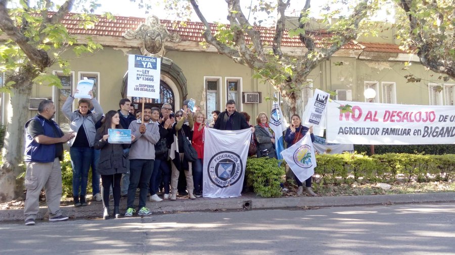 FOTO FAA NO AL DESALOJO./ Fue la consigna de los productores en Bigand.