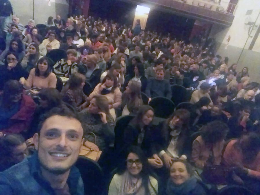 SALA COLMADA./ As&iacute; luci&oacute; el teatro el pasado domingo.