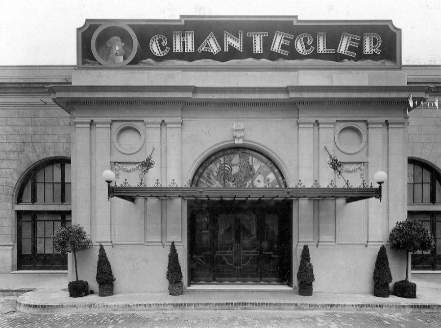 FOTO ARCHIVO// CHANTECLER./ Fachada del célebre cabaret porteño. PROPIETARIA./ Madame Ritana.