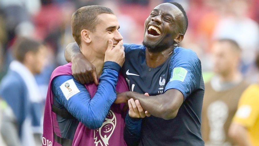 FOTO NA FESTEJO. / Griezmann se asocia al festejo con Blaise Matuidi.