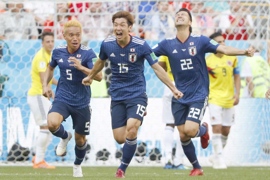 FOTO NA CASI ADENTRO. Rusia venció a Egipto y acaricia la clasificación.  DIO LA NOTA. Japón debutó con victoria ante la Colombia de Pekerman.