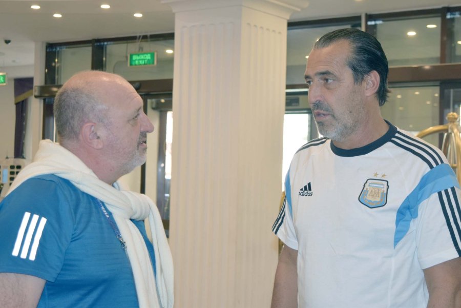 FOTO N. CLIVATI CAMPEON MUNDIAL. Clivati junto a Sergio "Checho" Batista, campe&oacute;n con Argentina en M&eacute;xico 86, ahora en Rusia.