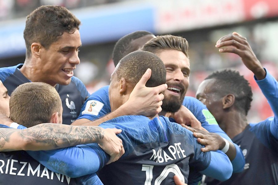 FOTO WEB FESTEJO. / Francia gan&oacute; por la m&iacute;nima y est&aacute; en octavos.