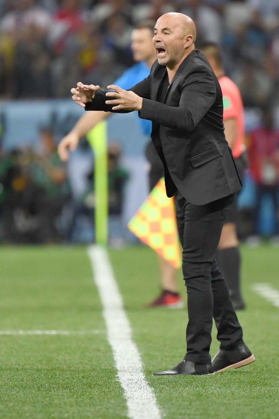 FOTO NA AUTOCRITICO. El t&eacute;cnico se mostr&oacute; decepcionado tras la goleada.