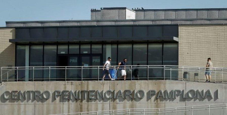 FOTO EFE LIBRES. Prenda, Escudero y Boza al salir de la c&aacute;rcel de Pamplona.