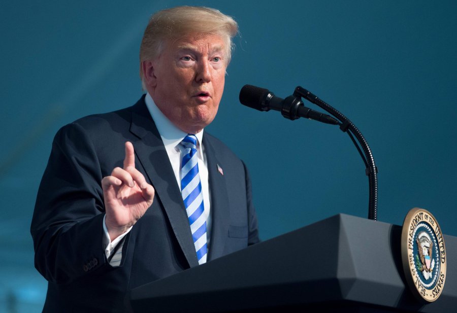 FOTO ARCHIVO  TRUMP. Sin medir riesgos, batalla comercialmente contra europeos y chinos.