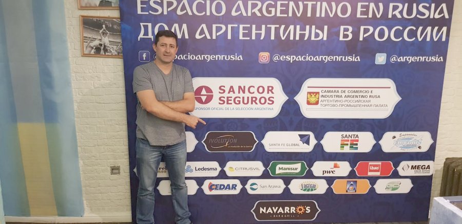 FOTO IVOLUTION DESARROLLO. El equipo tecnol&oacute;gico de Ivolution, en el centro de entrenamiento de la Selecci&oacute;n argentina en Bronnitsy. CONRADO AVARO. El empresario sunchalense en el &aacute;mbito de Caciar.
