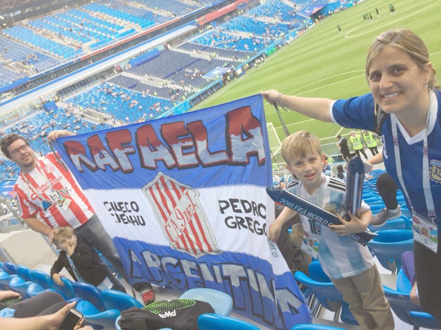 FOTO FACEBOOK EN EL ESTADIO. Los representantes de nuestra ciudad alentaron a la Selecci&oacute;n.