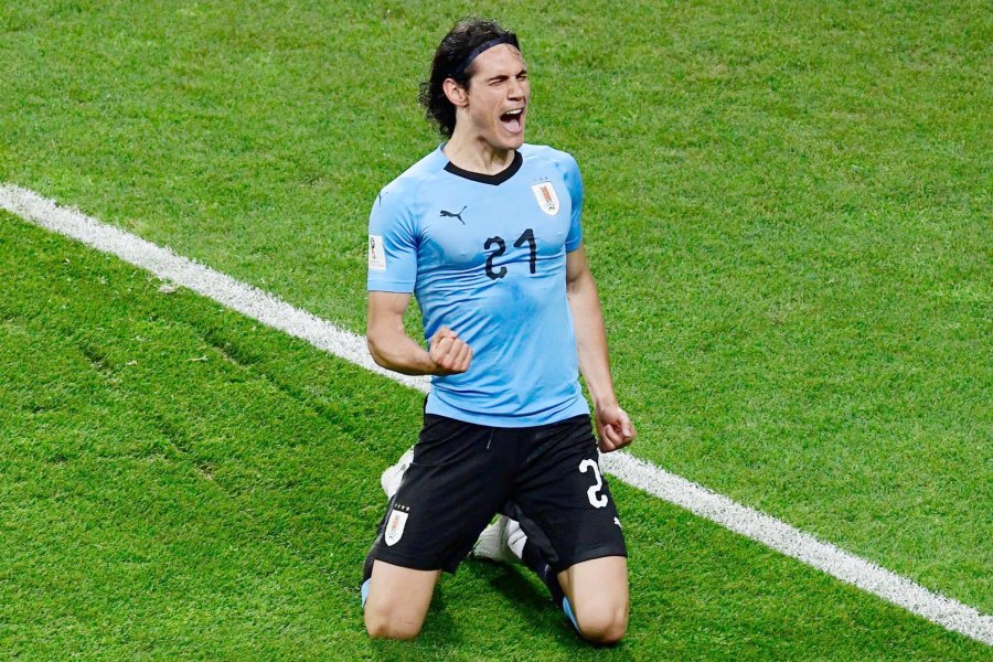 FOTO NA GOLEADOR./ Cavani tuvo un gran partido.  ENTRE LOS 8 MEJORES./ Uruguay se abrazó a la clasificación.