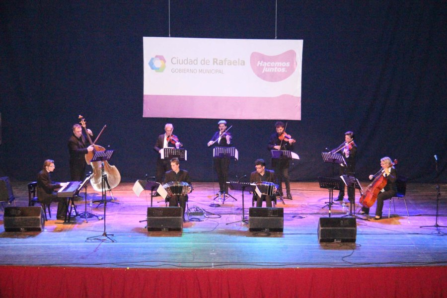 FOTO J. BARRERA FESTEJO. La Orquesta de Tango brill&oacute; junto a Pablo Agri.