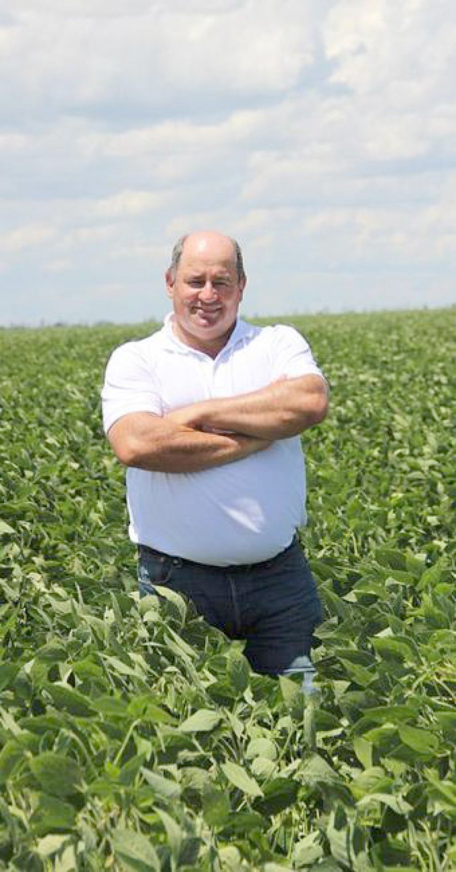 FOTO ARCHIVO  PRODUCTOR. El ingeniero agrónomo y empresario Julio Cézar Busato, rodeado de soja.