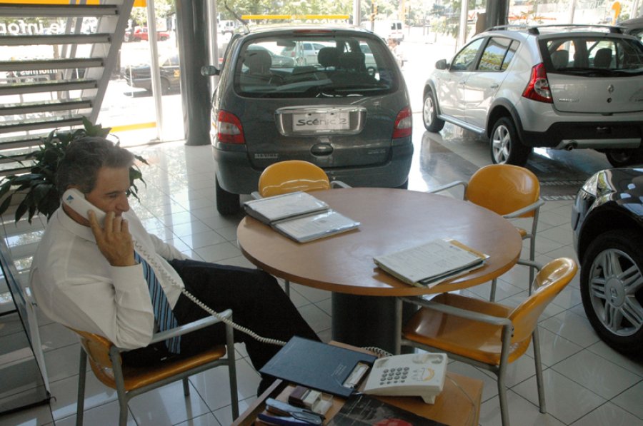 FOTO ARCHIVO NA AUTOS. Tambi&eacute;n sufren el mal momento de la econom&iacute;a nacional y los descuentos son un fuerte argumento para vender.