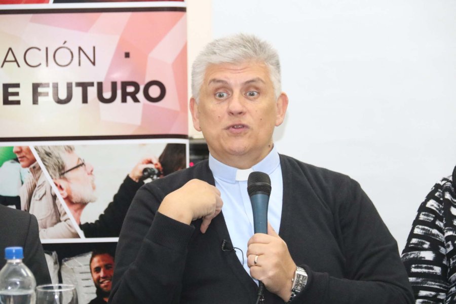 FOTO J. BARRERA// OMAR CABRERA JR. // Explay&aacute;ndose durante una reuni&oacute;n informativa.
