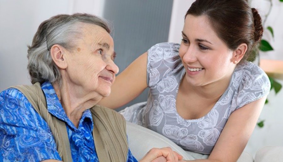 FOTO PM CUIDADORES. Se busca garantizar el bienestar f&iacute;sico, ps&iacute;quico y emocional de los abuelos que necesitan cuidados.