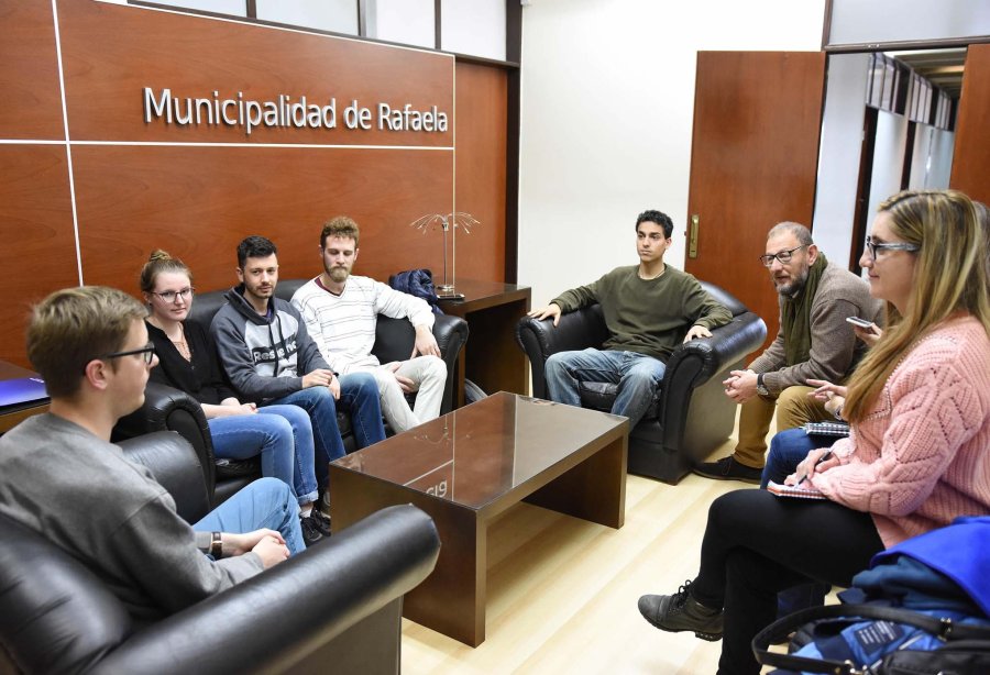 FOTO CP// PASANTES./ Un momento del reciente encuentro en el Municipio local.