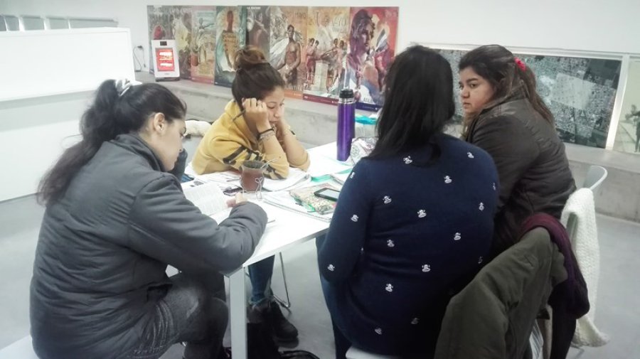 FOTO  CO// ARCHIVO HISTORICO// Diariamente recibe a estudiantes que efect&uacute;an diversas consultas.