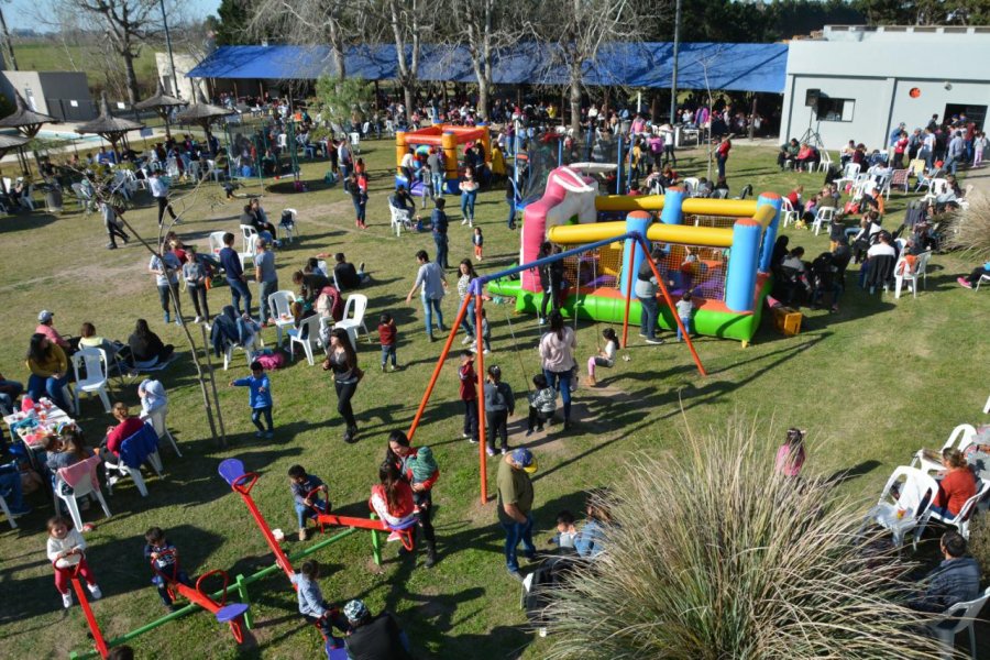 FOTO PRENSA UOM RAFAELA ENCUENTRO. Más de 300 niños junto a sus familias disfrutaron de una gran Día del Niño organizado por la UOM.