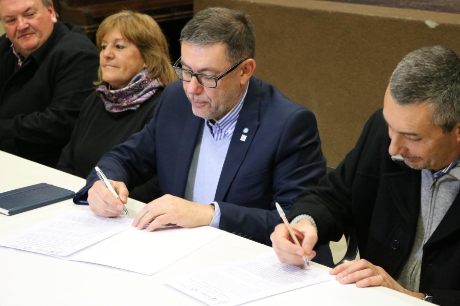 FOTO PRENSA UNRAF// CONVENIO./Felipe Michlig; Rosario Cristiani; Rub&eacute;n Asc&uacute;a y, Horacio Rigo, en la firma del acuerdo.