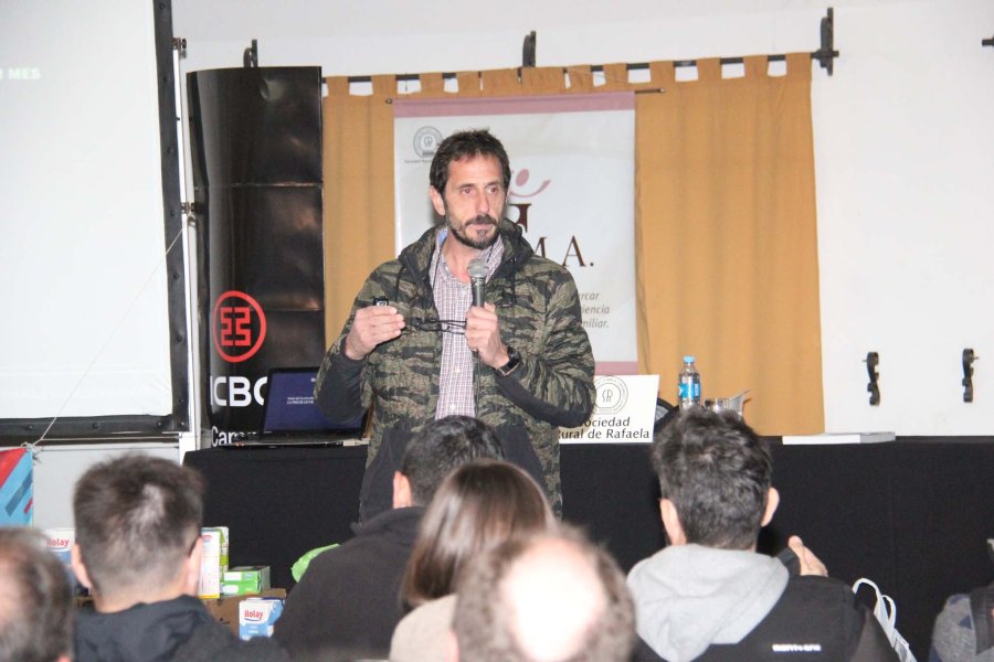 FOTO J. BARRERA CATTANI./ El ingeniero expuso sobre "forrajes conservados".