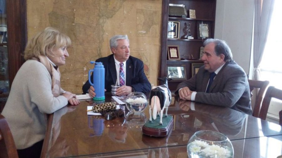 FOTO SRR EN PRESIDENCIA./ Norma Bessone, Pedro Rostagno y Pedro Morini.