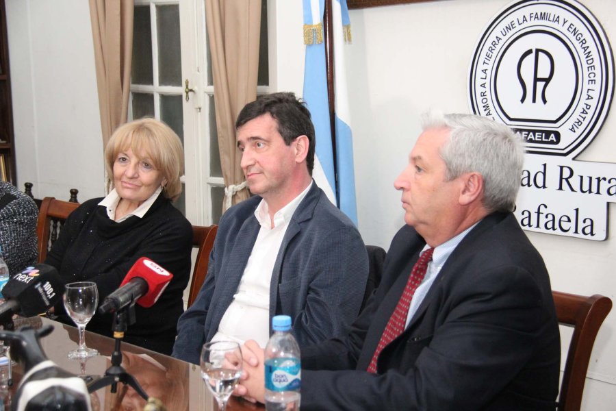 FOTO J. BARRERA EN LA GERENCIA./ Norma Bessone, Marcos Novaro y Pedro Rostagno.