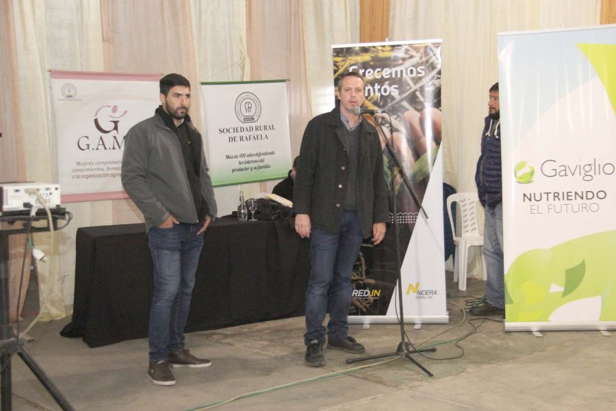 FOTO J. BARRERA CHARLA./ Caggiano (el de la izquierda) abordó el posicionamiento de híbridos.