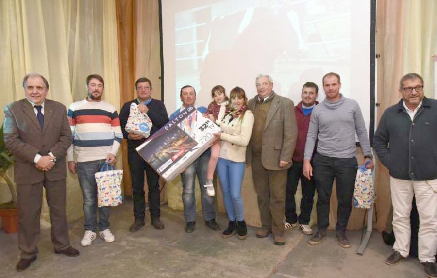 FOTO SRR PREMIADOS./ En la cena para celebrar la selección de los mejores animales de la 2ª jura de Vacas a Campo.