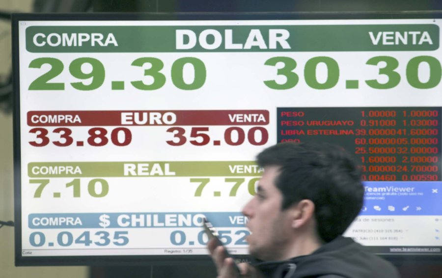 FOTO ARCHIVO NA DOLAR. Refleja las debilidades de la econom&iacute;a nacional.