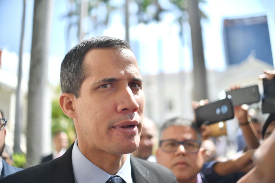 FOTO AFP-NA GUAIDO. Mantiene en las calles la presi&oacute;n sobre Maduro.
