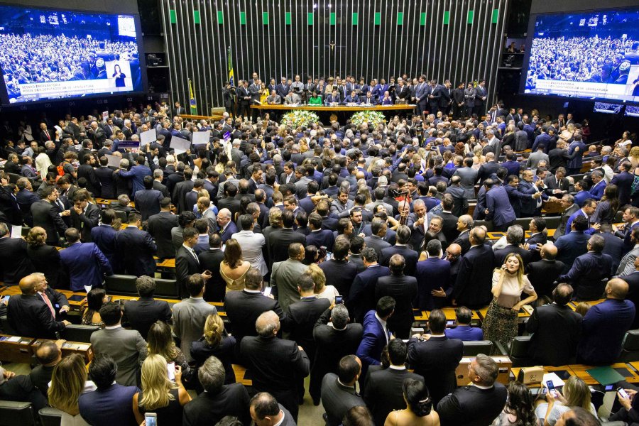FOTO AFP-NA JURAMENTO. Los legisladores al asumir.